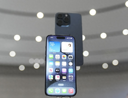 武冈Apple维修站分享买iPhone15还是华为Mate60 